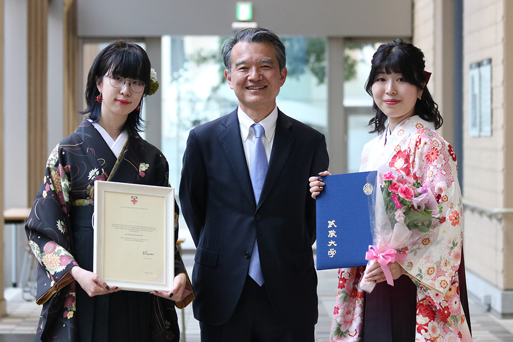 2022年度 武蔵大学大学院学位授与式・武蔵大学卒業式を行いました | 武蔵大学