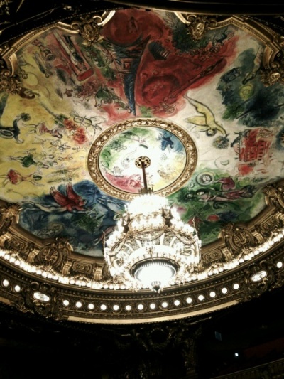 パリ・オペラ座の天井画、シャガール作「夢の花束」