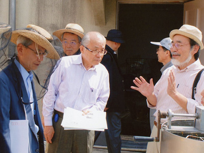武蔵大学同窓会10期生の見学会 2013.7.2. 03