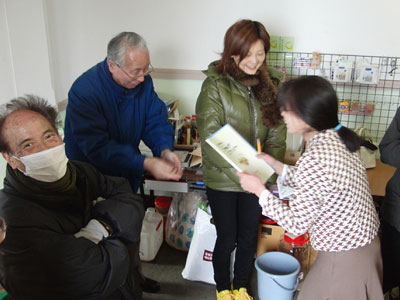 春の準備と報告書配布 