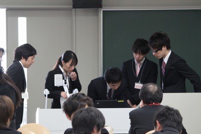 12月17日学内発表会02