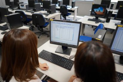 pic3統計分析ソフトウェアを使ってデータを確認中