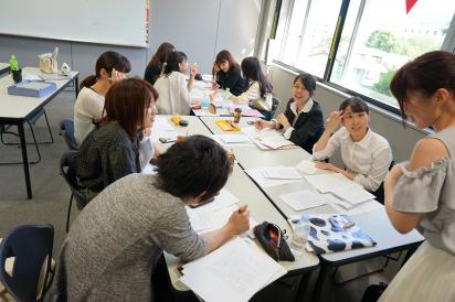 pic4各班、和気あいあいとした雰囲気で研究を進める様子