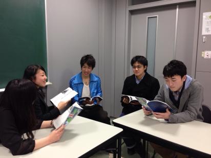 先輩の力作から刺激を受ける02