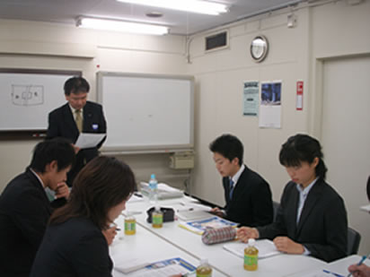 メディアで発信される“経営理念”の調査に奮闘02